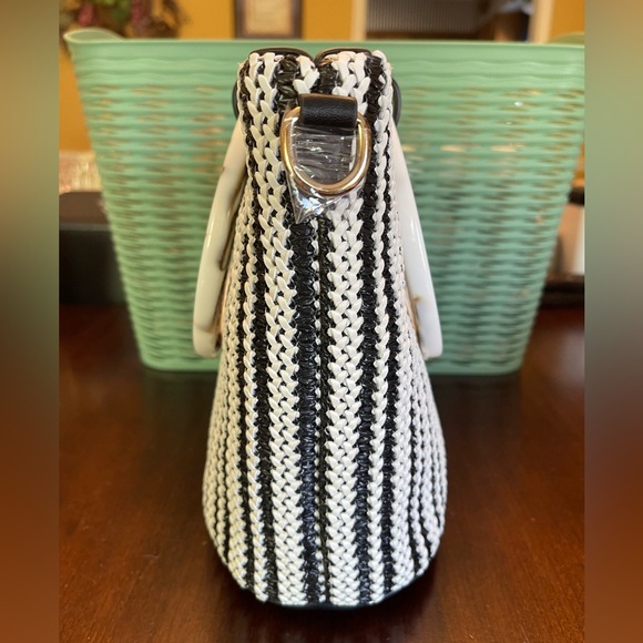 NWOT Gianni Bini Black & White Woven Handbag
Handled Tote/ Shoulder Strap - Picture 4 of 9